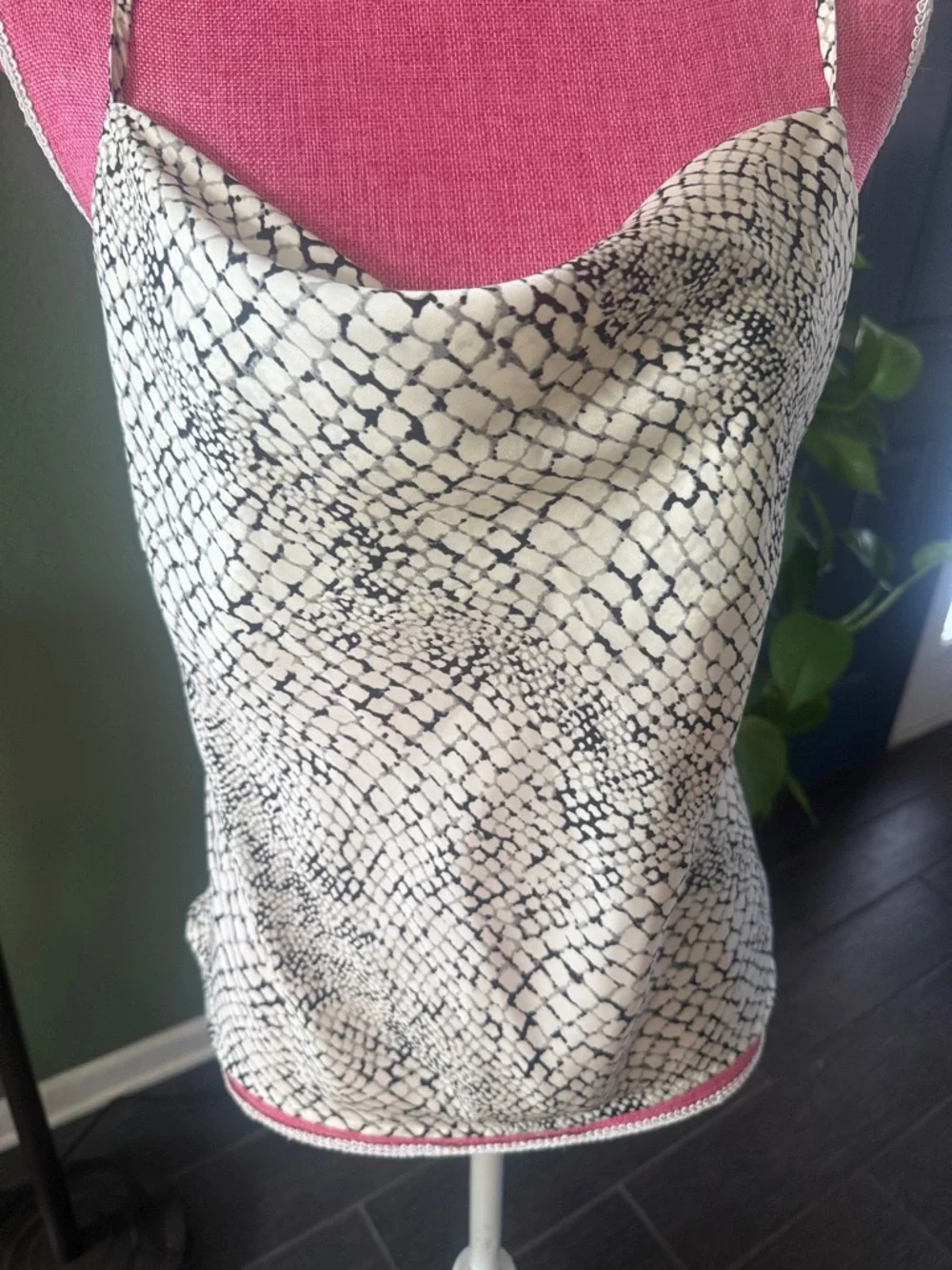 Banana Republic Black & White Snake Print Cami - Picture 4 of 4